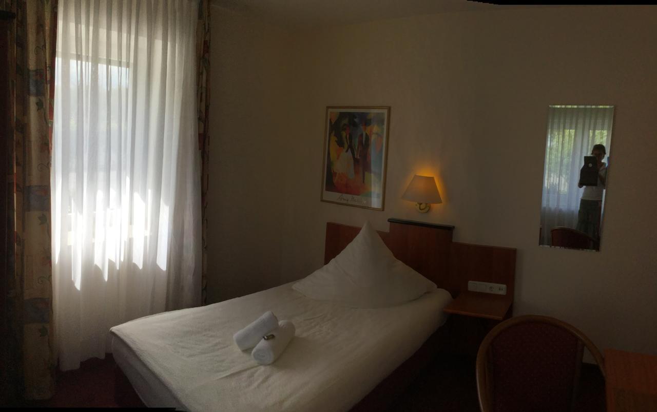 Hotel Zum Alten Schlagbaum Wegberg Exterior photo